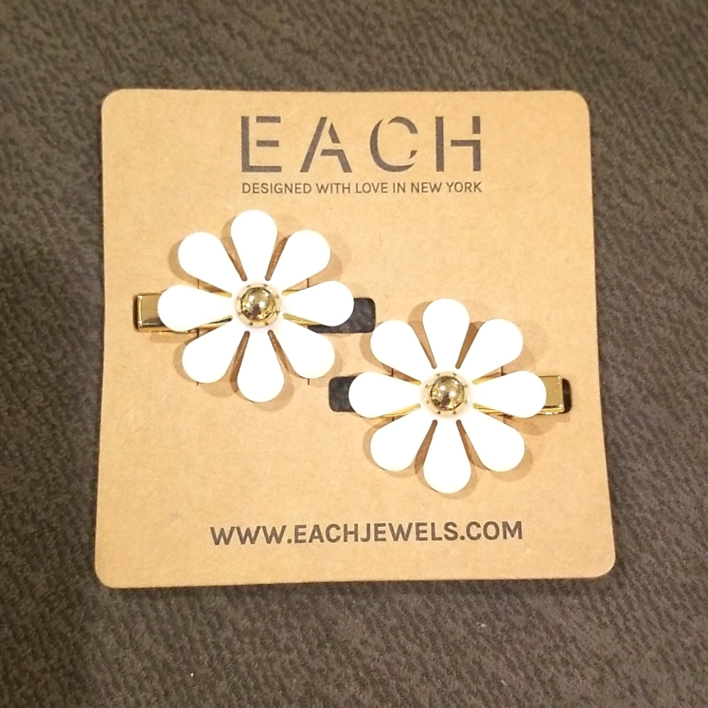 Each Jewels Daisy Flower Barrette Set NEW